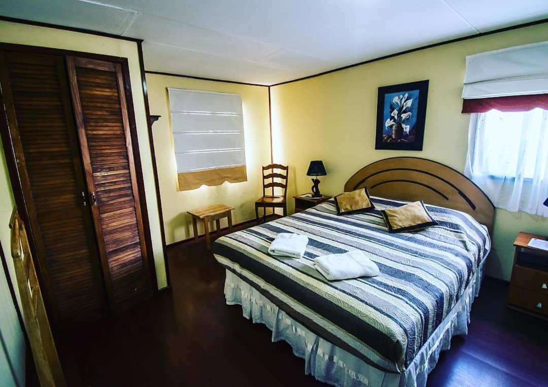 Hostal Alcazar Puerto Natales Zewnętrze zdjęcie