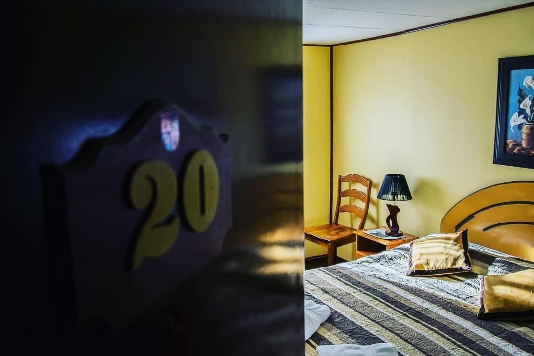 Hostal Alcazar Puerto Natales Zewnętrze zdjęcie